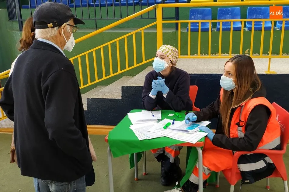 Sanitarias en la vacunación masiva para mayores de 80 años  realizada en Béjar. Foto de archivo