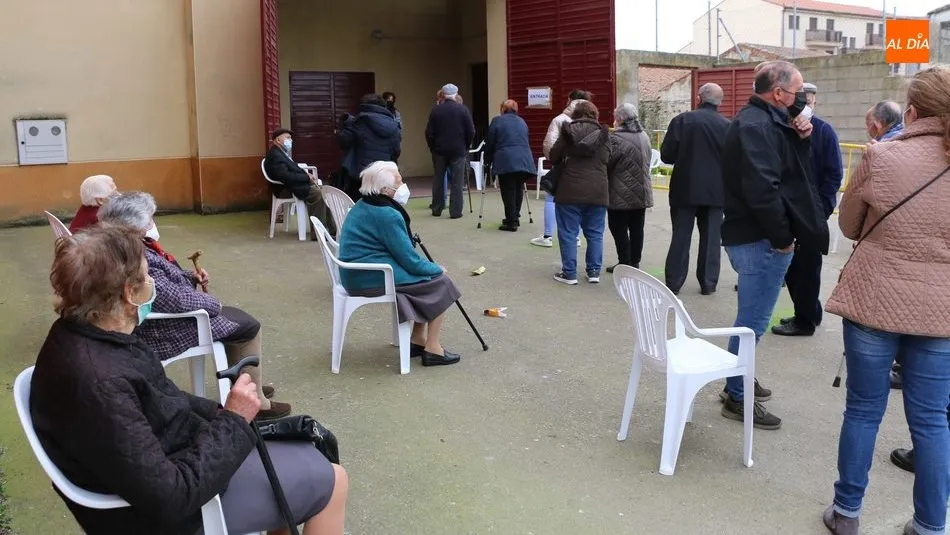 La estrategia de vacunación de las personas mayores ha sido muy criticada desde todos los ámbitos sociales