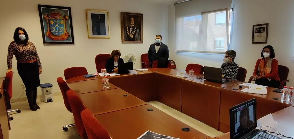 Las ponencias han contado con la presencia de personas destacadas dentro de sus sectores como son María Sonsoles Castro, médica forense