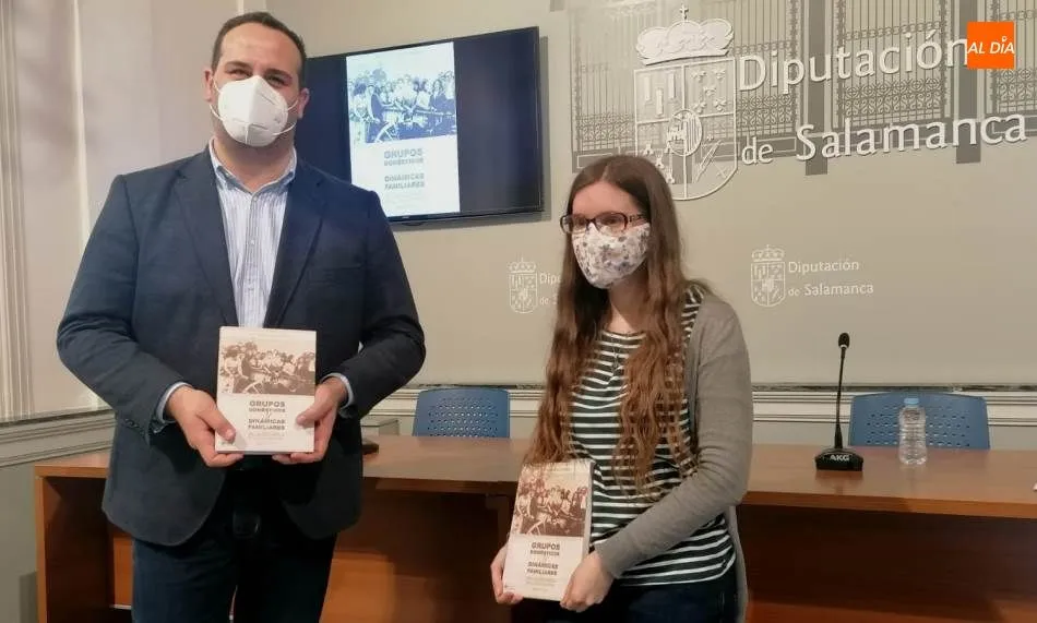 El diputado de Cultura, David Mingo, y la autora del libro, Mª Pamela Rubio Velasco, en la presentación de este trabajo, en la Diputación. Foto de Lydia González