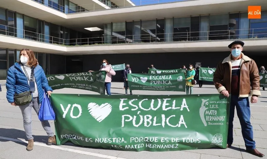 Concentración de Fedampa ante la Delegación de la Junta en Salamanca. Foto de Lydia González