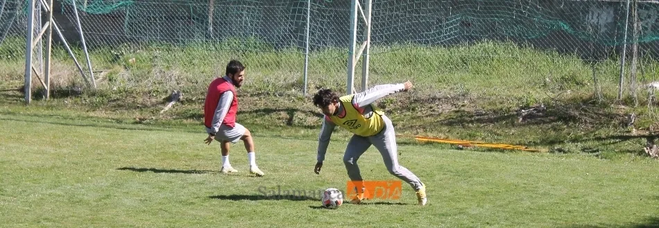 Clay Silvas, del filial, intenta irse de Alfonso Candelas / Carlos Cuervo