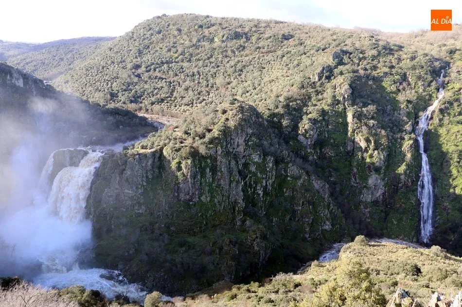 Está permitido el acceso a los miradores de Pereña y Masueco, pero no descender al pie de la cascada del Pozo de los Humos