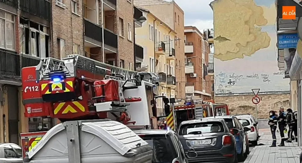 Intervención de los Bomberos en la calle Plasencia. Foto L. L. H.