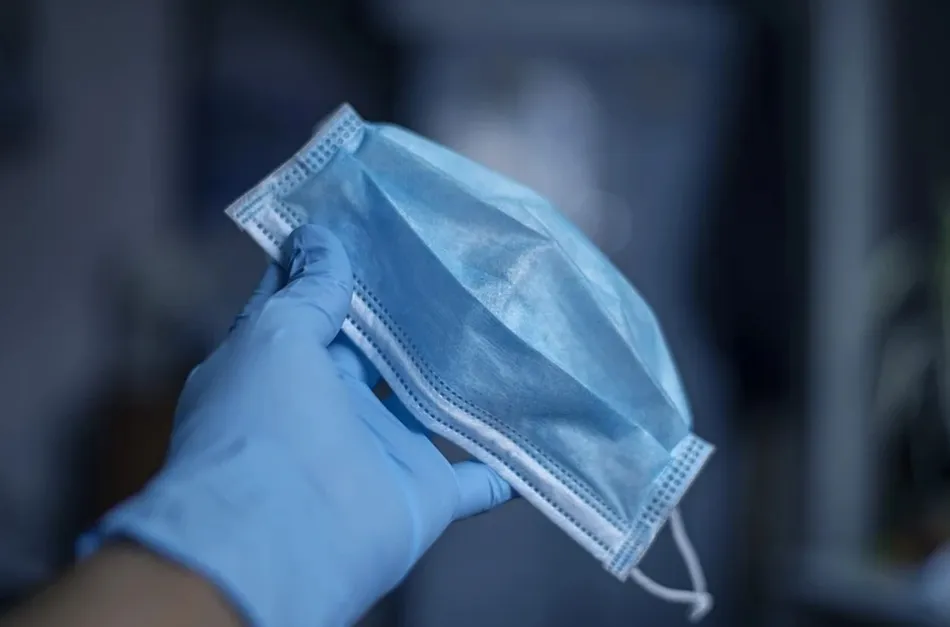 ¿Cómo deben desecharse las mascarillas? 