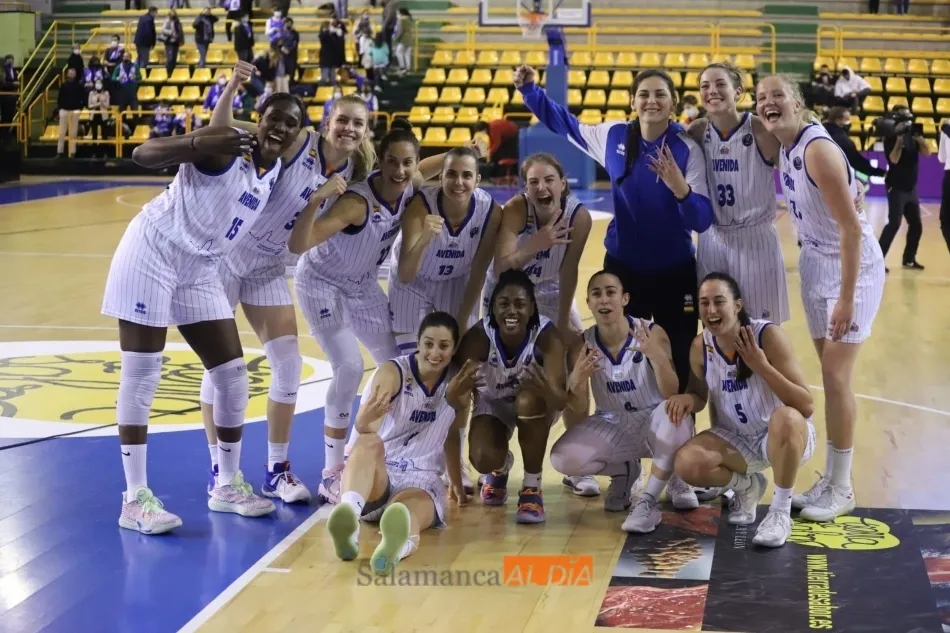 El Perfumerías Avenida celebra su pase a la Final Four / Lydia González