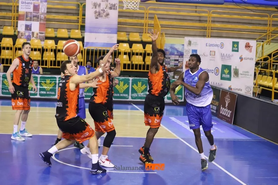 El CB Tormes, en su feudo, durante un partido
