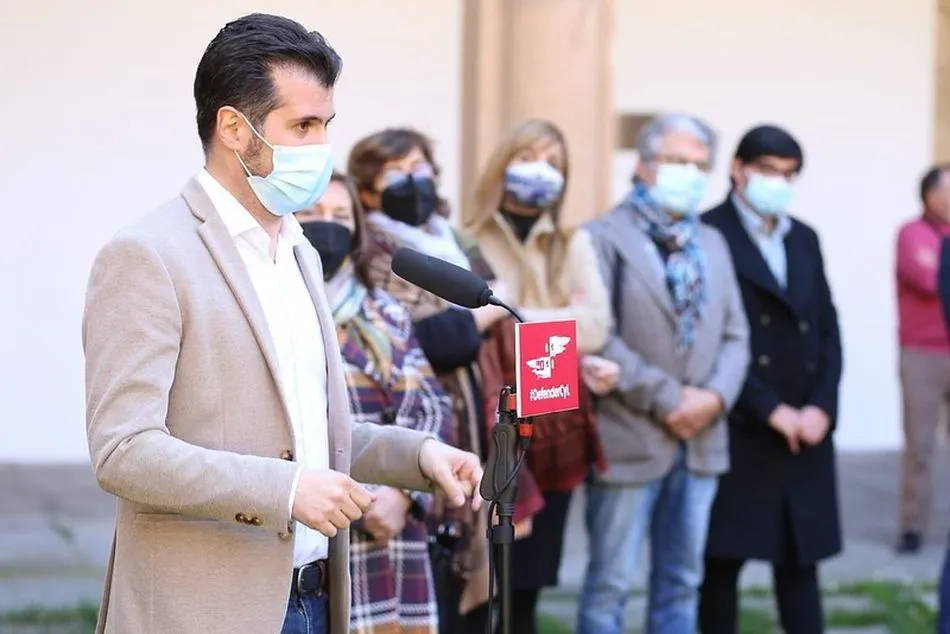 Las alcaldesas que firman el manifiesto junto a Luis Tudanca - PSOE Salamanca