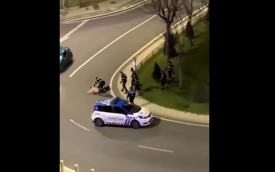 Instante de la detención en la glorieta de Antonio Machado - Captura