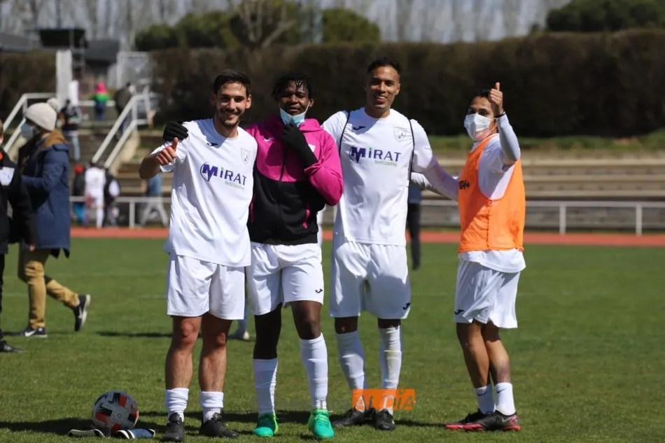 Varios jugadores del Ribert celebran la victoria / Lydia González
