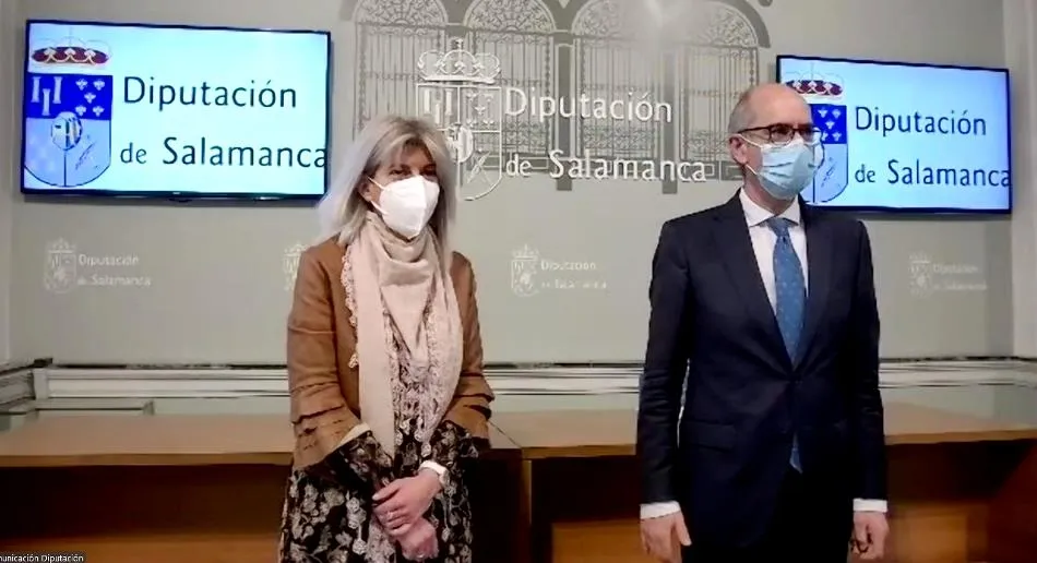 El presidente de la Diputación de Salamanca, Javier Iglesias, y la diputada de Bienestar Social, Eva Picado, presentan los detalles del nuevo Servicio de Ayuda a Domicilio