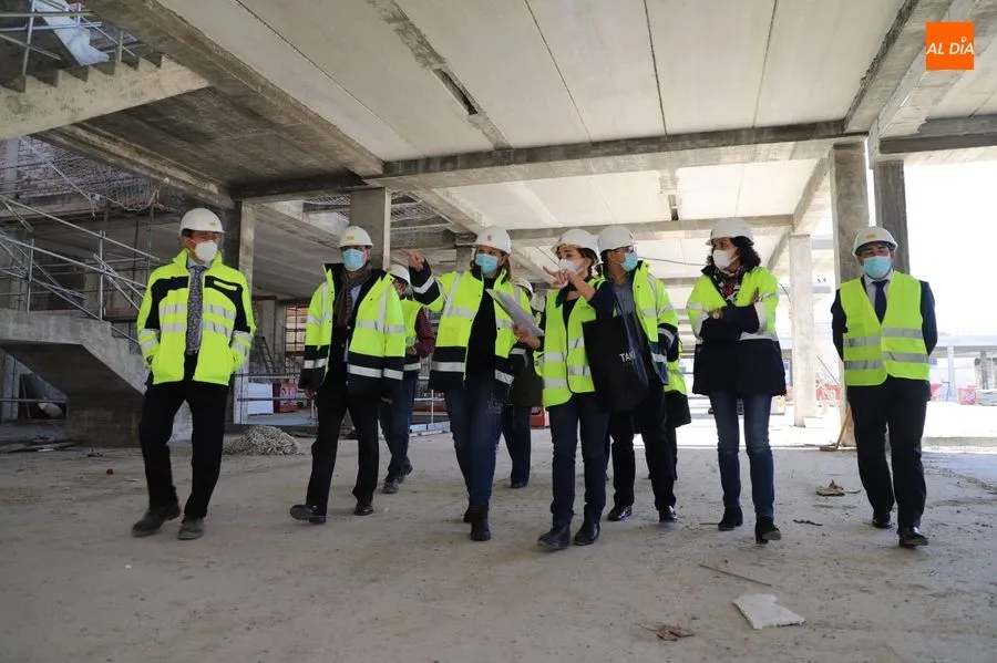 Visita a las obras de esta residencia de la consejera de Familia e Igualdad de Oportunidades, Isabel Blanco, y el alcalde de Salamanca, Carlos García Carbayo. Foto de Lydia González