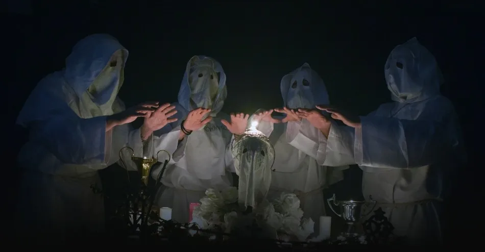 El Altar del Holocausto ha realizado más de 300 conciertos en toda España, Portugal y Francia, lo que les ha convertido en una referencia en la música postrock Europea