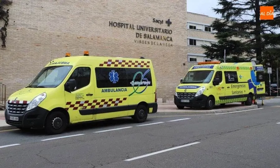 Hospital Virge de la Vega donde fue atendida la joven. Foto de archivo