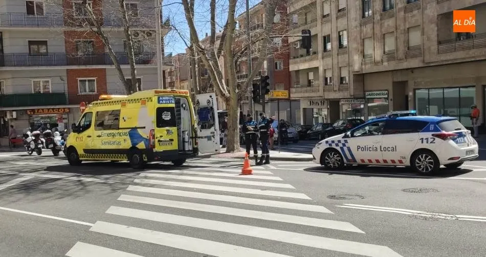 Ambulancia y policías en el lugar de este atropello