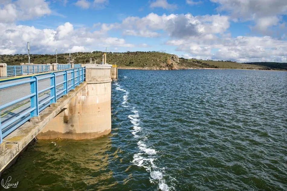 Embalse de Santa Teresa, espectacular en esta época del año. Fotos: Manuel Lamas
