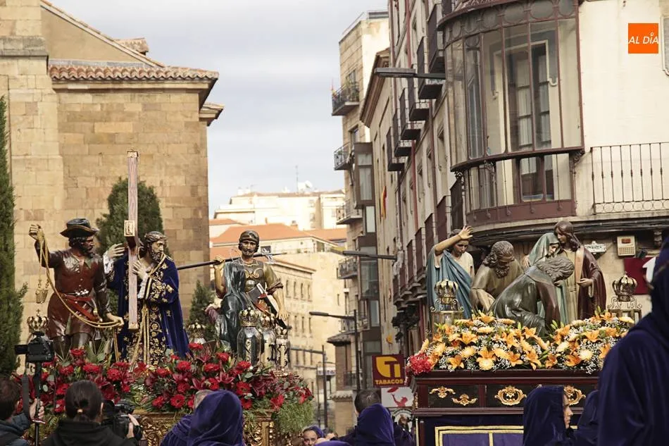 Nuevo estandarte para el Paso de Jesús en el Santo Entierro