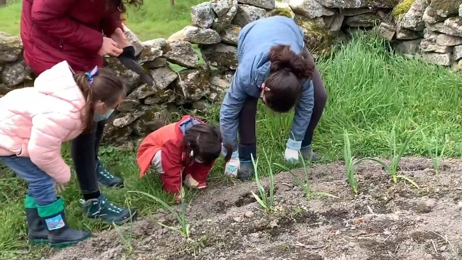 El huerto escolar es uno de los proyectos que distinguen al CRA Bajo Tormes
