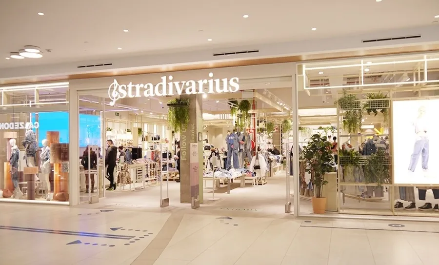 Entrada de la nueva tienda de Stradivarius en El Tormes