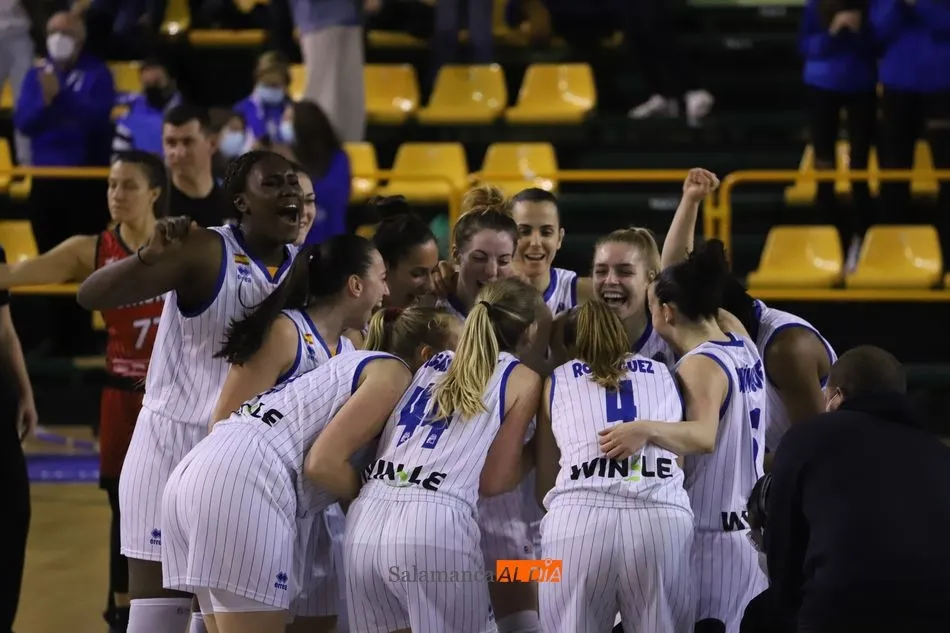 Piña del Avenida tras meterse en la F4