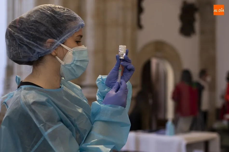 Más de siete millones de personas en España han recibido, al menos, una dosis de una vacuna...