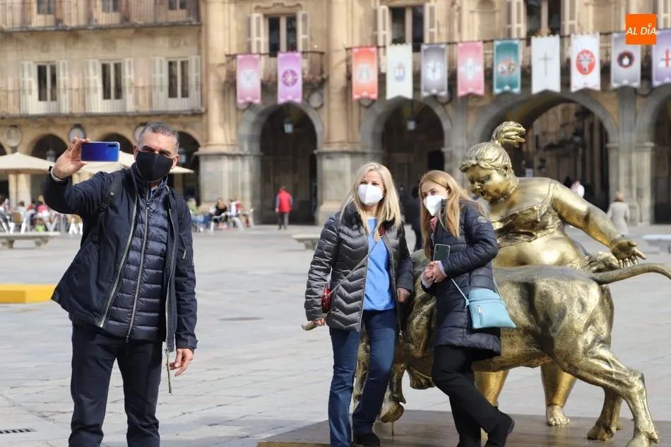 La Plaza Mayor sigue siendo el centro neurálgico para los visitantes en Salamanca - Fotos: Lydia González