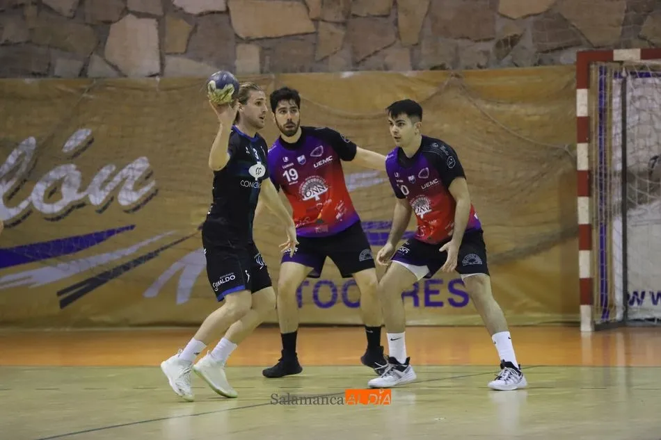 Beltrán Bedia da un pase / Archivo