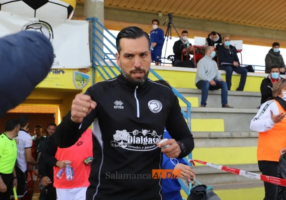 Hernán, antes del partido / Lydia González