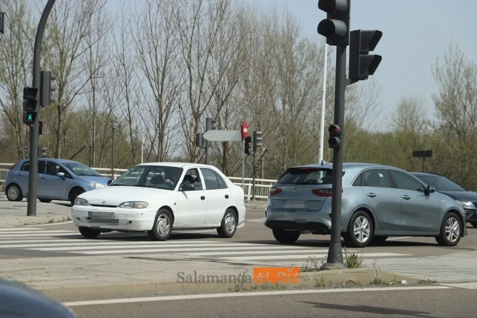 El vehículo, en sentido contrario / Lydia González