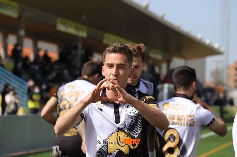 Íñigo Muñoz celebra su gol en la última jornada