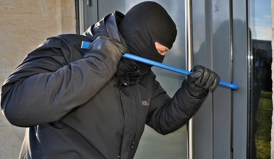 ¿Qué hacer si entran a robar en casa y estás dentro?