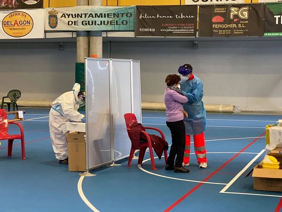 Este martes continuará la vacunación en el pabellón de Deportes para los mayores de entre 80 y 90 años