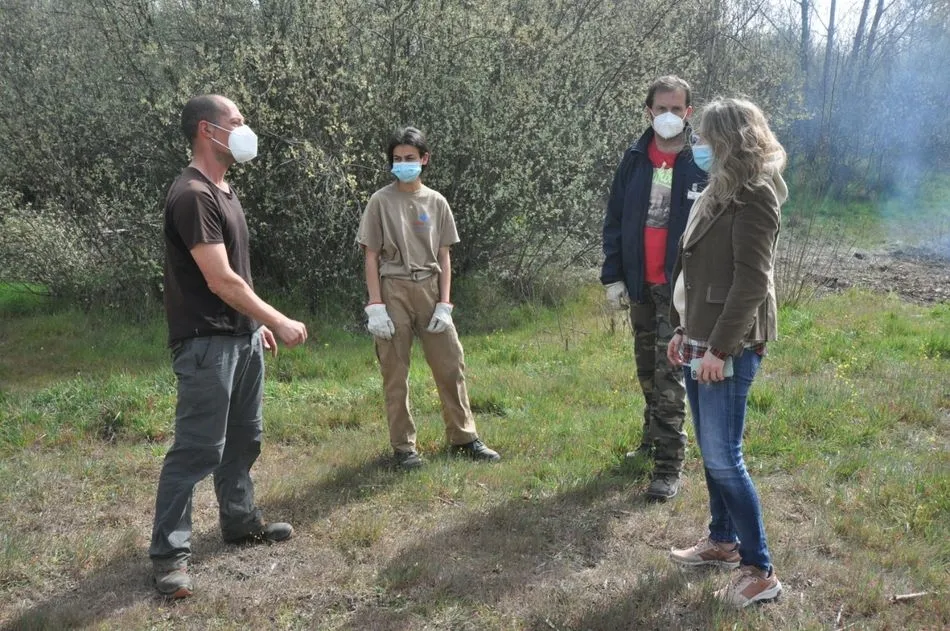 El Ayuntamiento de Santa Marta lleva a cabo tareas de limpieza y desbroce en la Isla del Soto