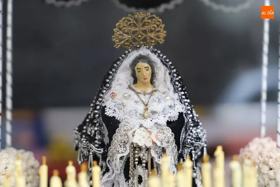 Los 36 establecimientos muestran motivos y elementos de Semana Santa - Lydia González
