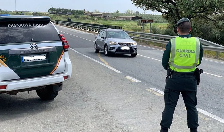 Un toro embiste a varias personas y una mujer resulta herida grave