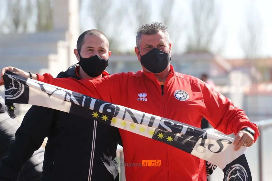 Aficionados de Unionistas, en el Reina Sofía