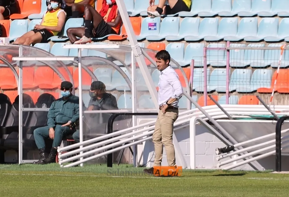 Escobar, en la banda / Lydia González