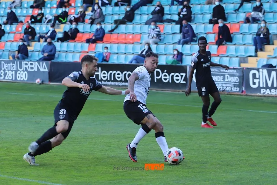 Juancho López, ante Unai Hernández, ex de Unionistas
