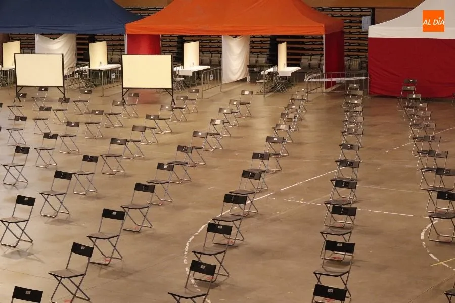 Interior del Multiusos, donde este miércoles empiezan las vacunaciones. Foto de Guillermo García