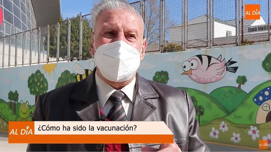 Uno de los mayores salmantinos vacunados en el Multiusos Sánchez Paraíso