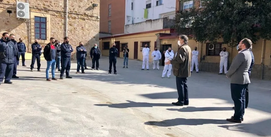 Visita del alcalde a los trabajadores del Servicio Municipal de Mantenimiento