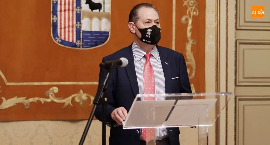 El concejal de Tráfico, Fernando Carabias, anunciaba esta medida. Foto de Guillermo García
