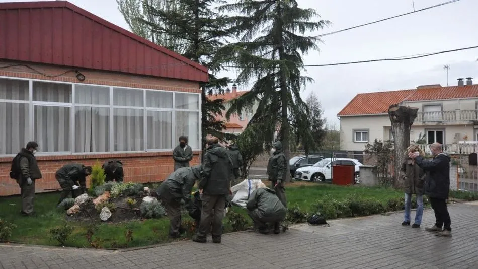 Visita de concejal de Formación, Chabela de la Torre, a los alumnos del programa misto de Formación y Empleo