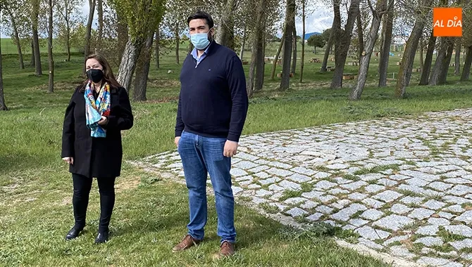 La alcaldesa Carmen Ávila y el concejal de Medio Ambiente, Antonio Poveda, visitaban el parque El Inestal