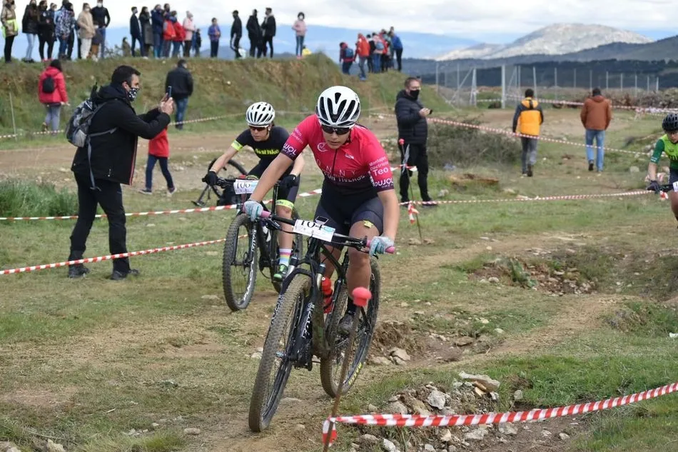 Los ciclistas disfrutan en Guijuelo del primer Trofeo Escuelas BTT y del I XCO BTT