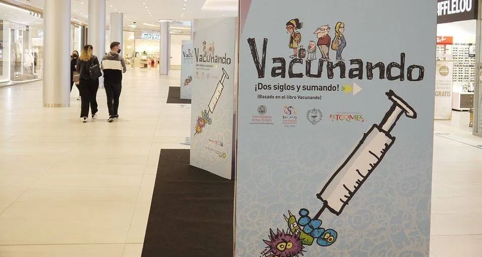 Paneles de esta exposición, que se pudo ver en el centro comercial El Tormes