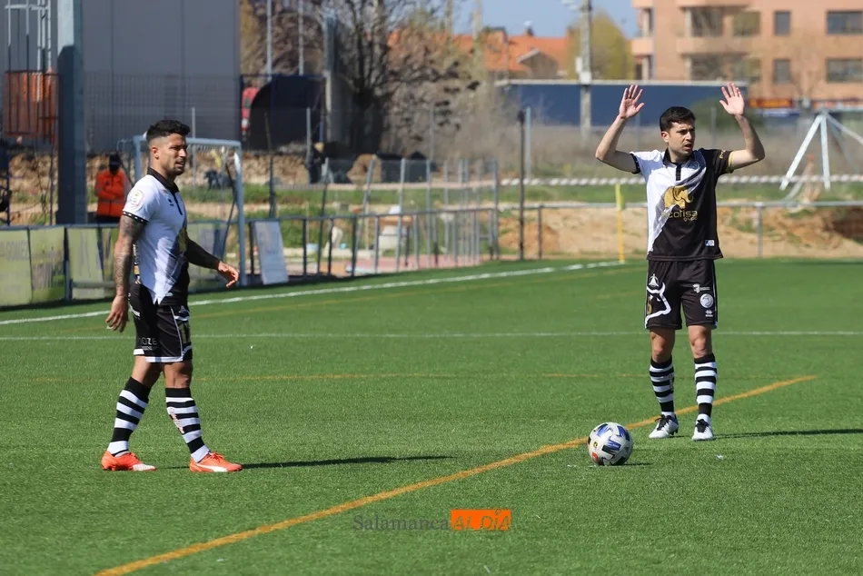 Viana y Nespral, en un balón parado
