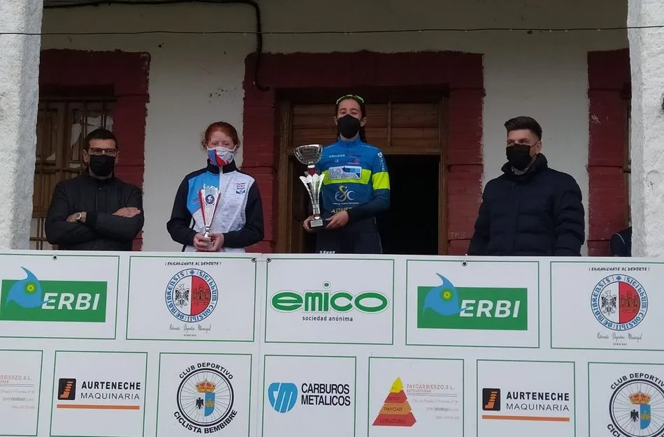 Claudia Parra en el podium del Gran Premio de Albares de la Ribera