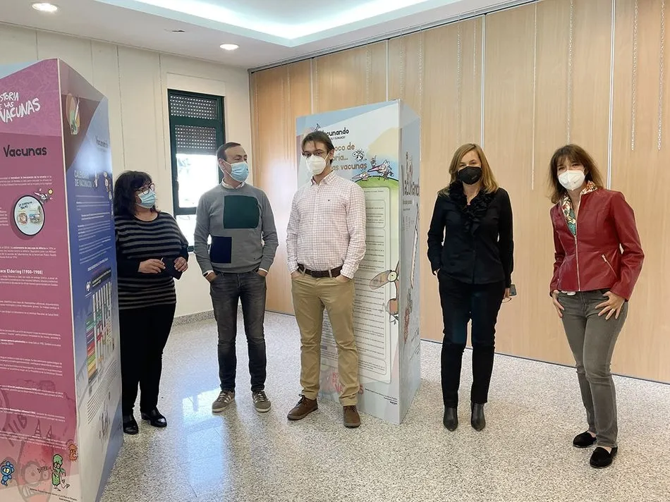Inauguración de la exposición Vacunando, ¡Dos siglos y sumando!, en Carbajosa de la Sagrada