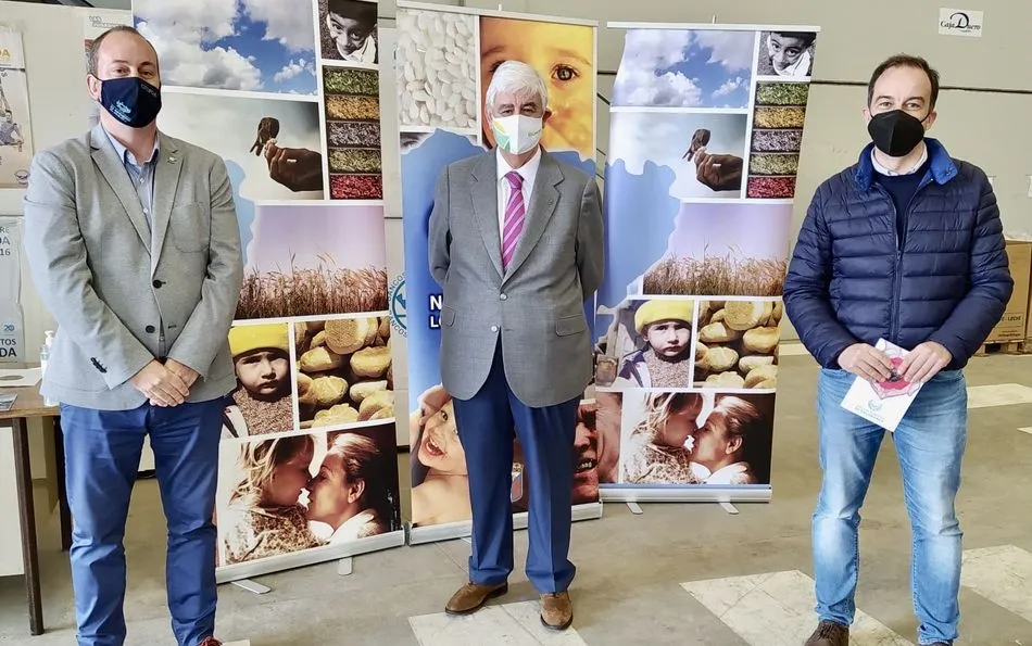 Óscar Sánchez, decano de CITOPCYL,Godofredo García, presidente del Banco de Alimentos y Alfredo García, delegado de CITOPCYL